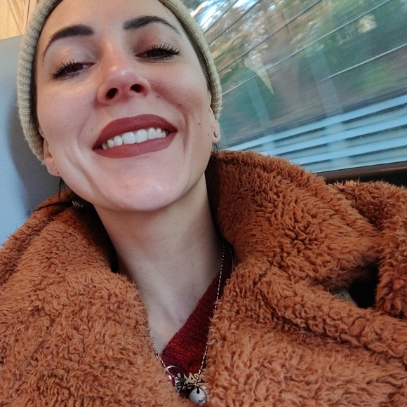 Meet your Posher, Jess - Picture 3 of 5